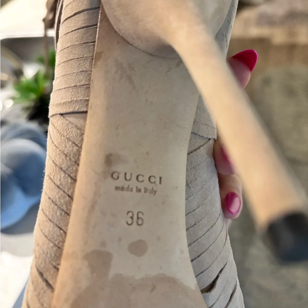 Gorgeous Gucci Beige Fringe Heeled Boots - Picture 5 of 9